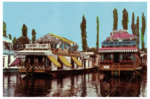 Houseboats on the lake at Srinigar.